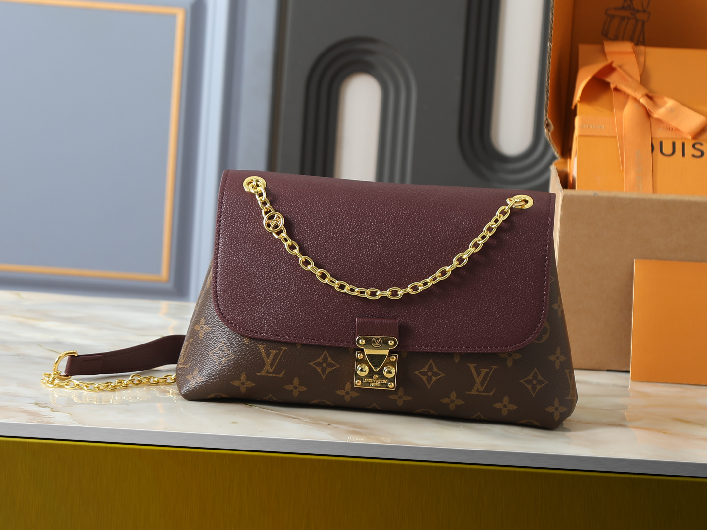 Louis Vuitton LV Classic Handbag Premium Canvas Model M52950 Gift Box Included Luxury Daily Wear Unisex